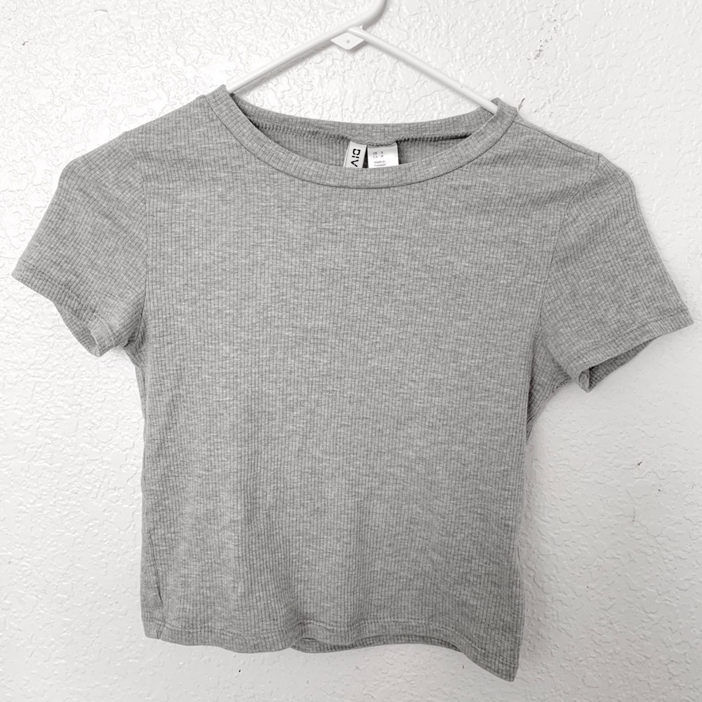 H&M grey crop top